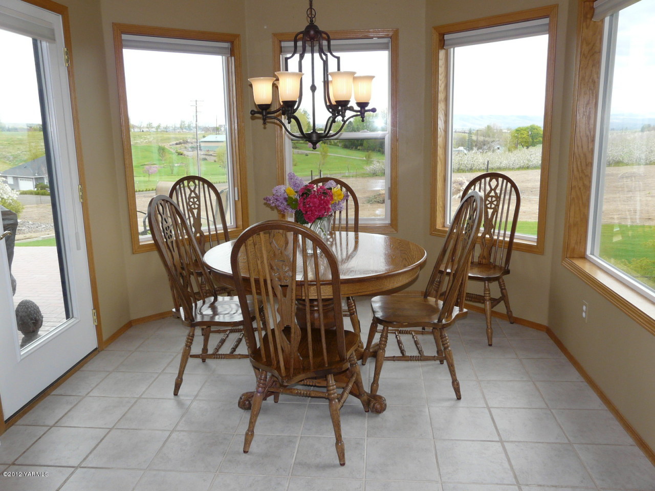 11608 Stump Road Yakima, WA 98908 - Photo 13 of 46 Breakfast Nook