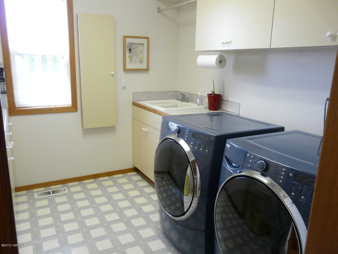 11608 Stump Road Yakima, WA 98908 - Photo 19 of 46 Laundry 1