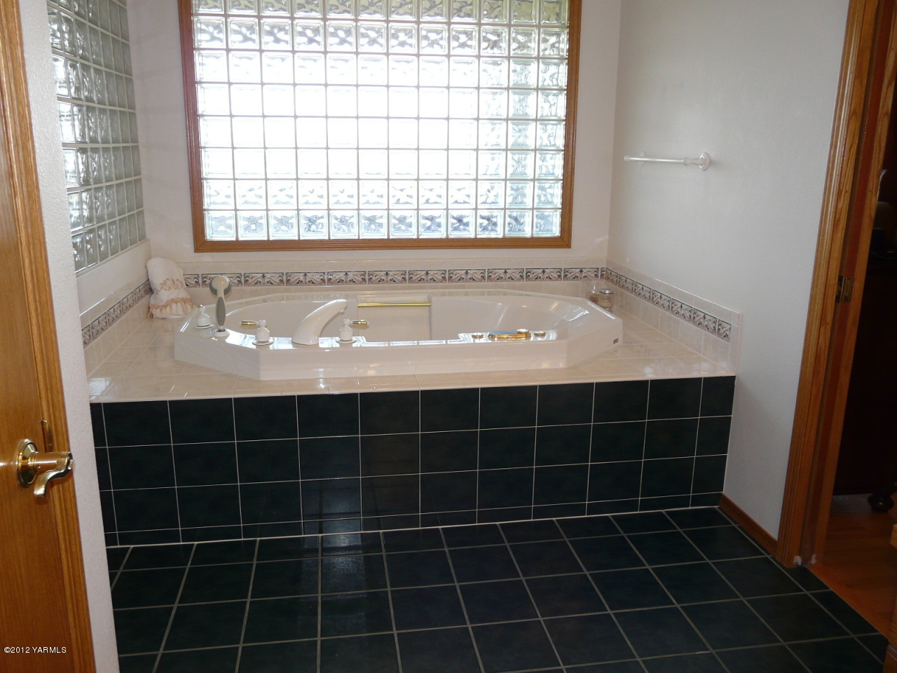 11608 Stump Road Yakima, WA 98908 - Photo 32 of 46 Master Bath 3