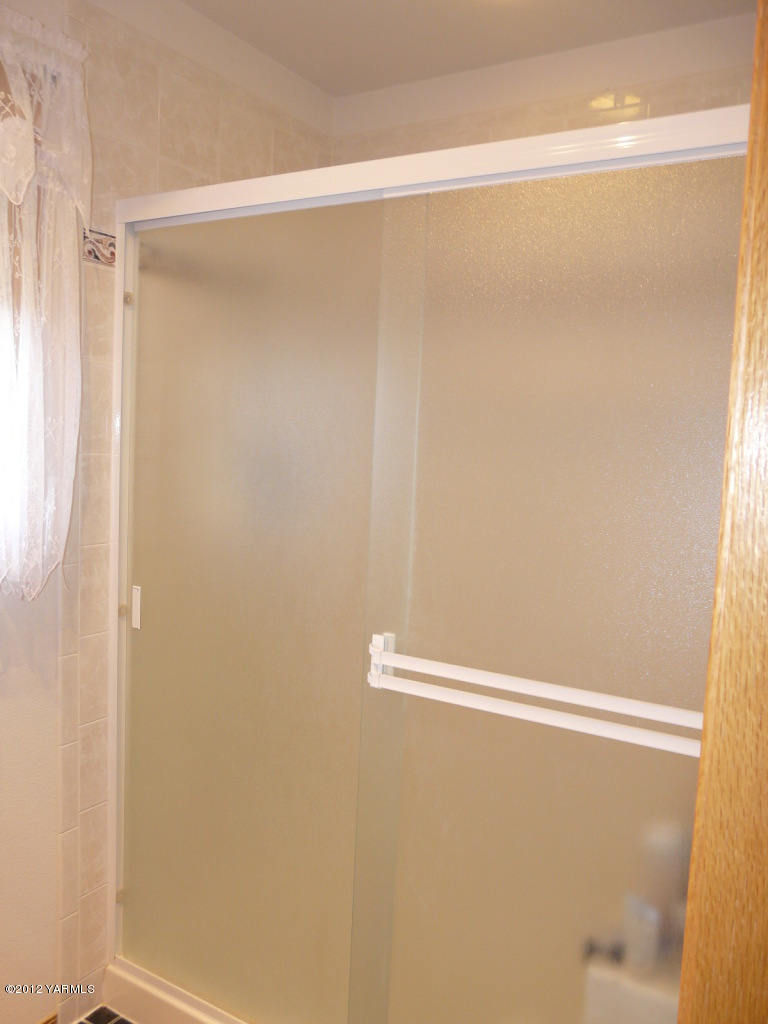 11608 Stump Road Yakima, WA 98908 - Photo 33 of 46 Master Bath 4