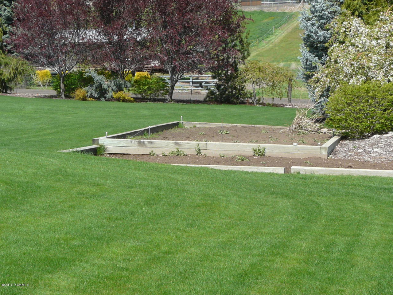 11608 Stump Road Yakima, WA 98908 - Photo 44 of 46 Raised beds