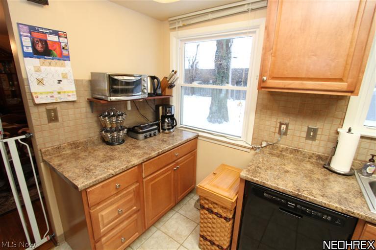 1422 Beaconfield Road Lyndhurst, OH 44124 - Photo 7 of 19 KITCHEN
