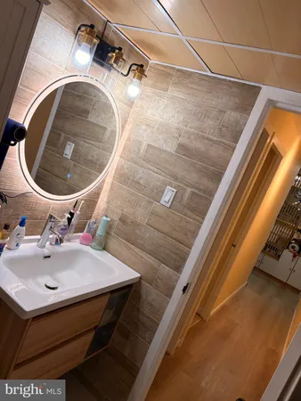 $250,000 | 1030 East Lancaster Avenue, Unit 203, Bryn Mawr, PA 19010