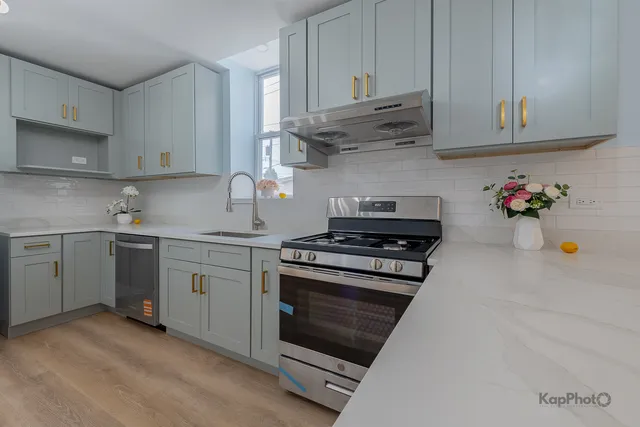 $1,900 | 2821 South Emerald Avenue, Unit 1R, Chicago, IL 60616