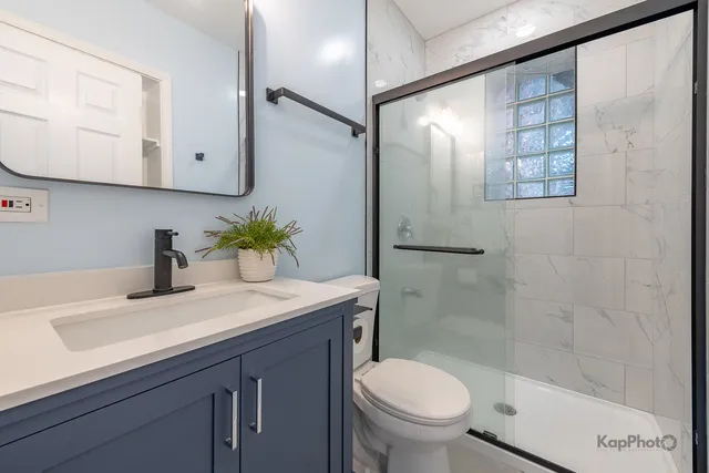 $1,900 | 2821 South Emerald Avenue, Unit 1R, Chicago, IL 60616