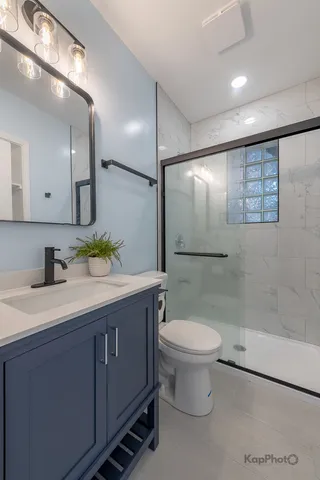 $1,900 | 2821 South Emerald Avenue, Unit 1R, Chicago, IL 60616