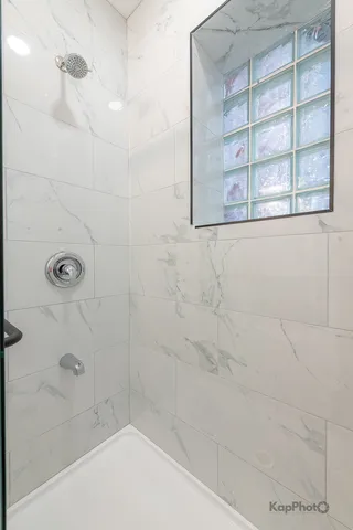 $1,900 | 2821 South Emerald Avenue, Unit 1R, Chicago, IL 60616