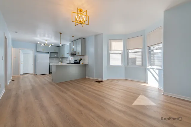 $1,900 | 2821 South Emerald Avenue, Unit 1R, Chicago, IL 60616