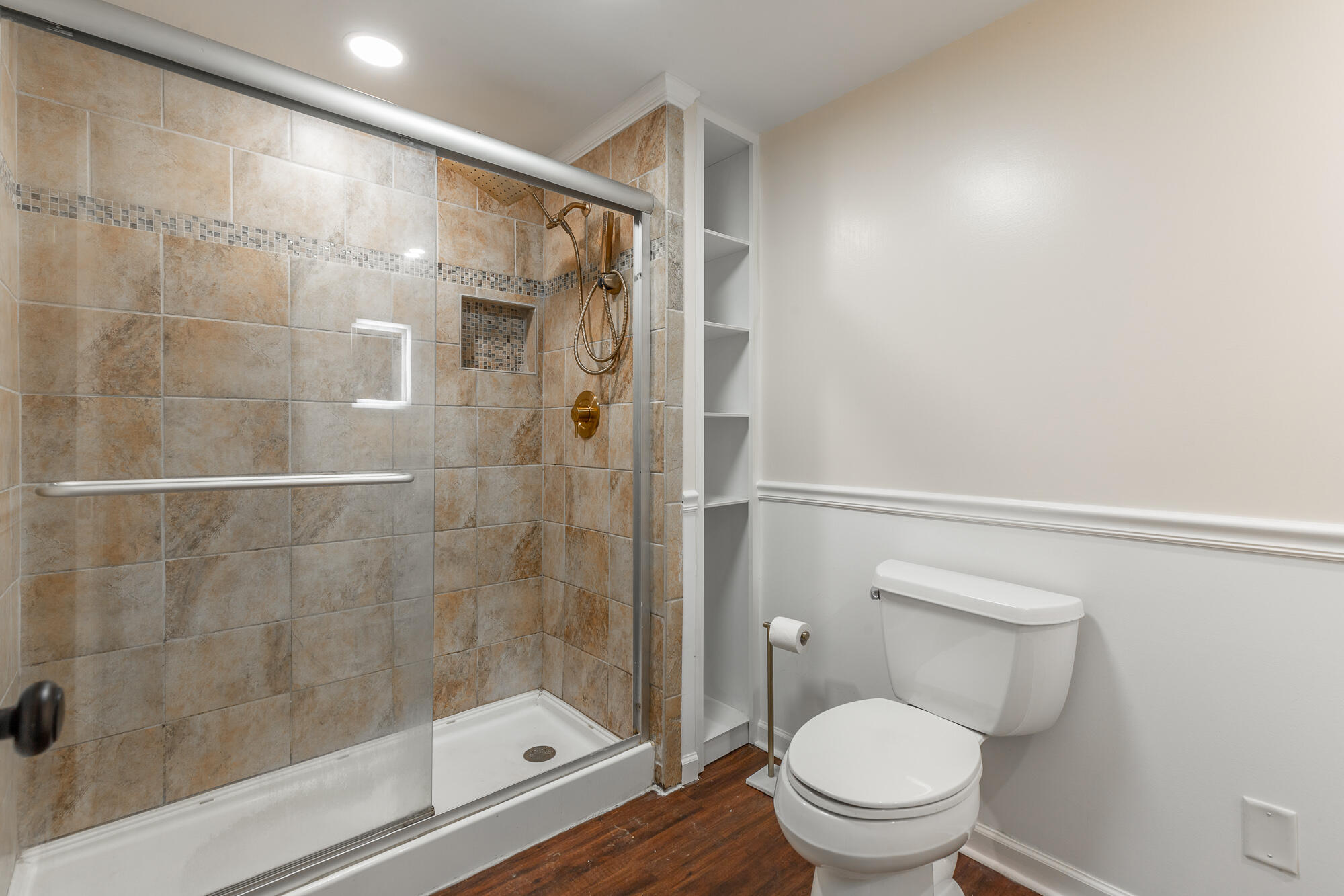 6582 Fairview Road Hixson, TN 37343 - Photo 19 of 34 Primary Ensuite