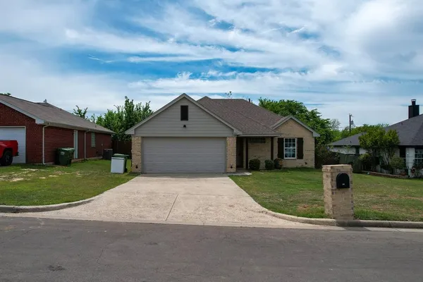 $269,900 | 502 Railey Cove, Springtown, TX 76082