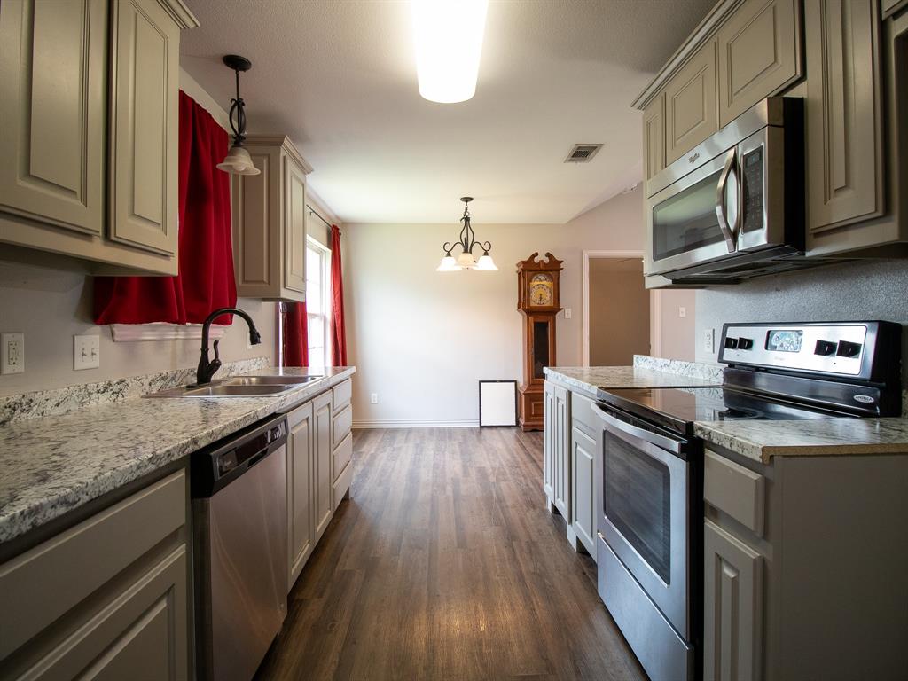 502 Railey Cove Springtown, TX 76082 - Photo 11 of 40