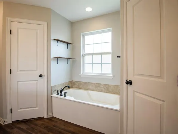 $269,900 | 502 Railey Cove, Springtown, TX 76082