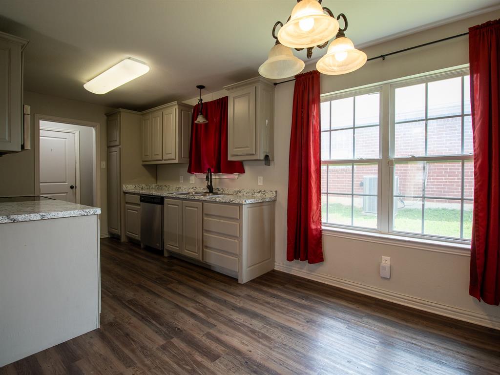 502 Railey Cove Springtown, TX 76082 - Photo 12 of 40