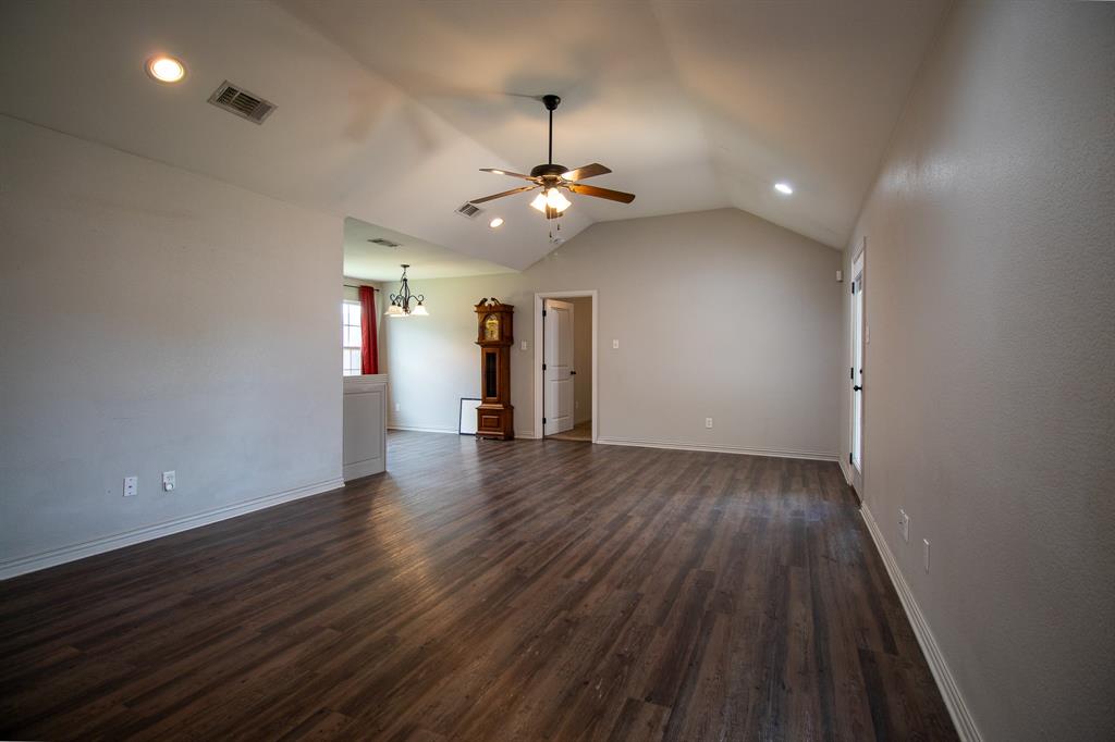 502 Railey Cove Springtown, TX 76082 - Photo 14 of 40