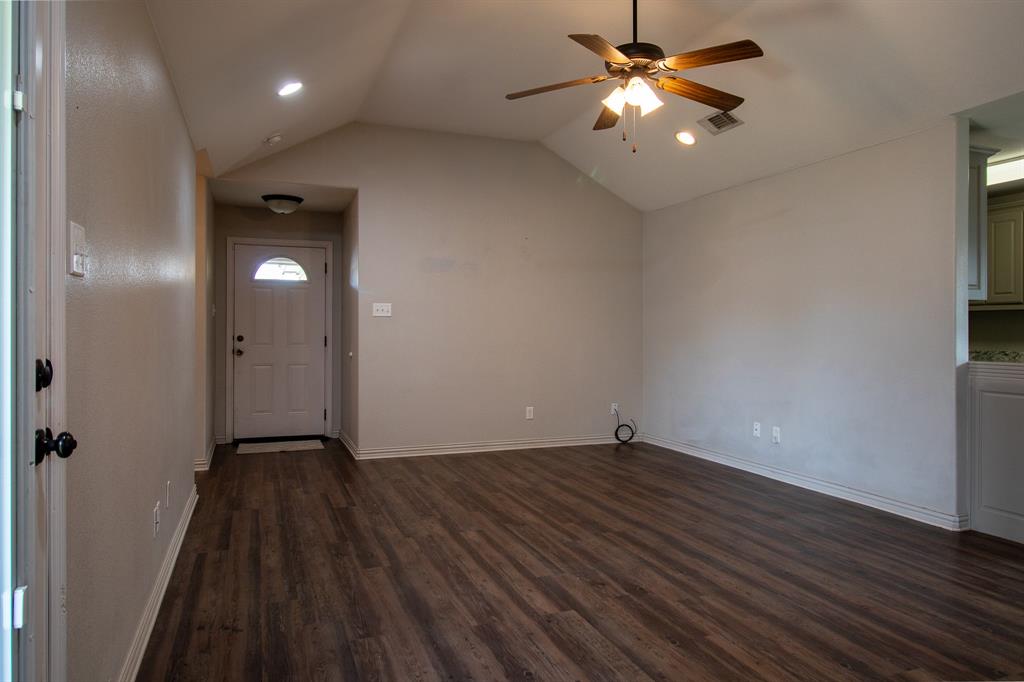 502 Railey Cove Springtown, TX 76082 - Photo 16 of 40