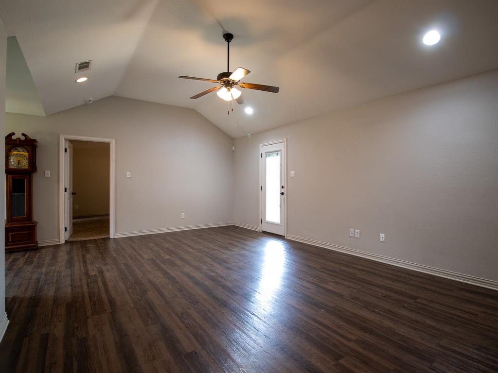 502 Railey Cove Springtown, TX 76082 - Photo 17 of 40