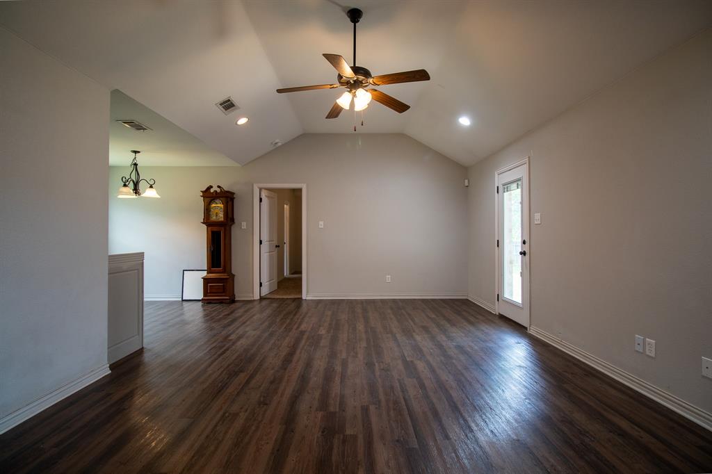 502 Railey Cove Springtown, TX 76082 - Photo 18 of 40