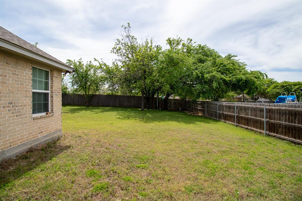 502 Railey Cove Springtown, TX 76082 - Photo 33 of 40