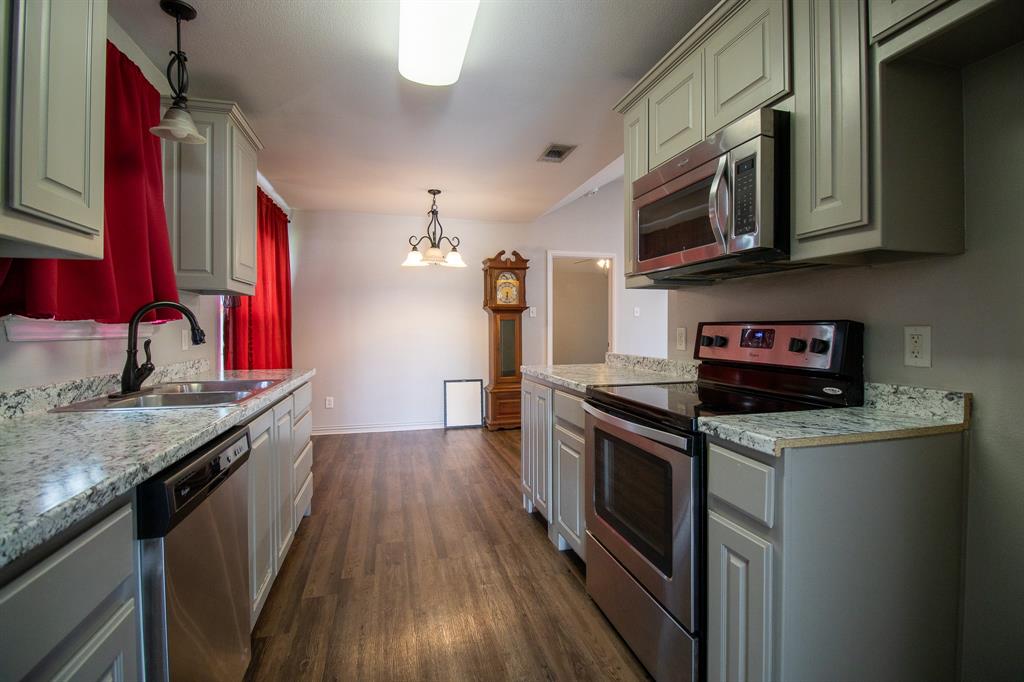 502 Railey Cove Springtown, TX 76082 - Photo 8 of 40