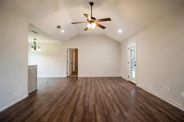 $269,900 | 502 Railey Cove, Springtown, TX 76082