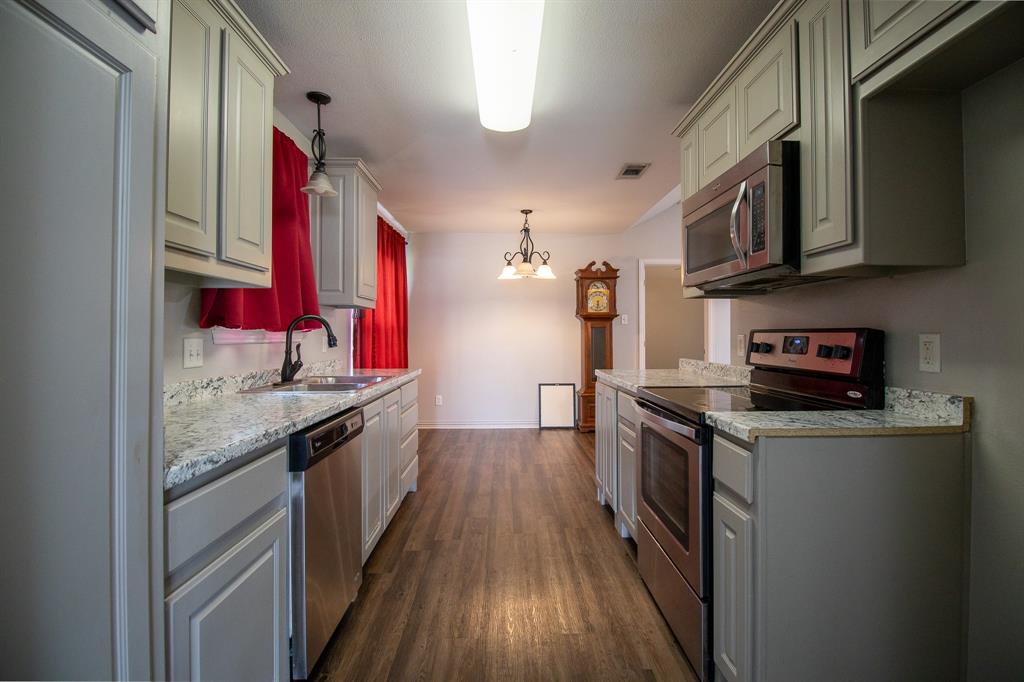 502 Railey Cove Springtown, TX 76082 - Photo 9 of 40