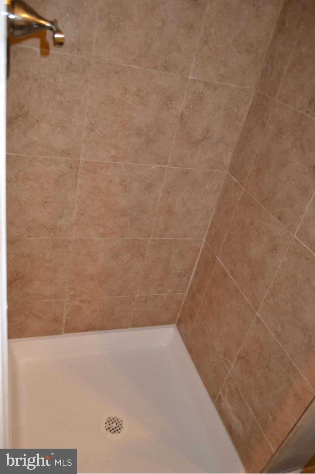 1614 Hartsdale Road Baltimore, MD 21239 - Photo 21 of 24 Bath
