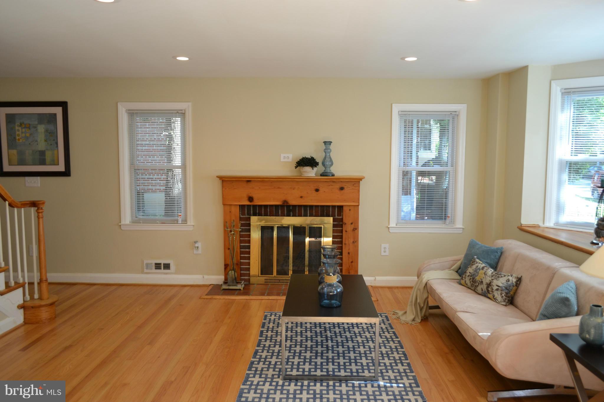 1614 Hartsdale Road Baltimore, MD 21239 - Photo 6 of 24 Living Room