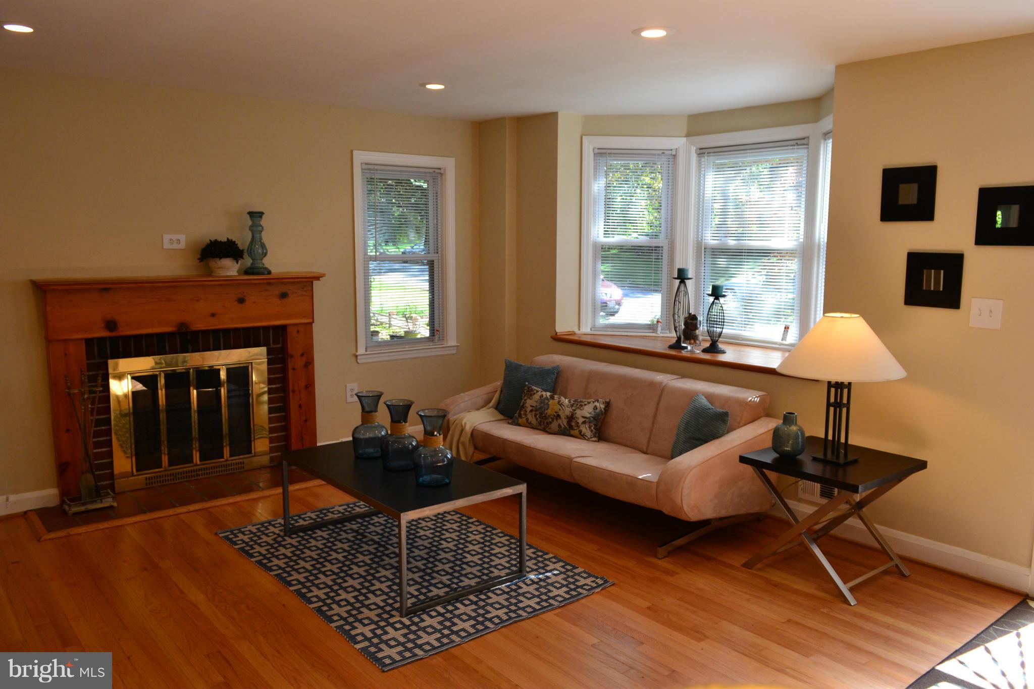 1614 Hartsdale Road Baltimore, MD 21239 - Photo 7 of 24 Living Room