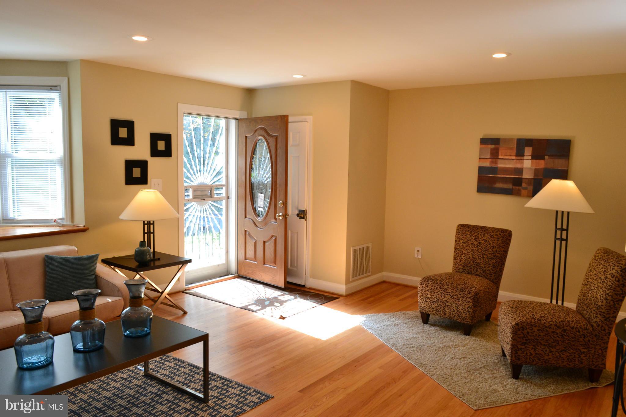 1614 Hartsdale Road Baltimore, MD 21239 - Photo 8 of 24 Living Room