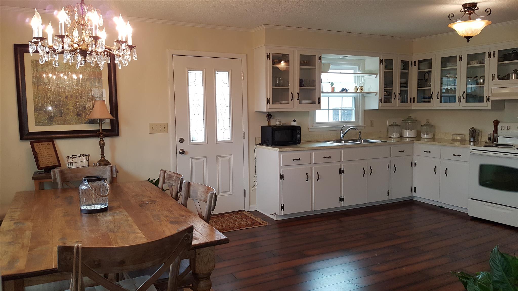 1445 Summitville Road Manchester, TN 37355 - Photo 16 of 22 a open dining room with wooden floor and chandelier