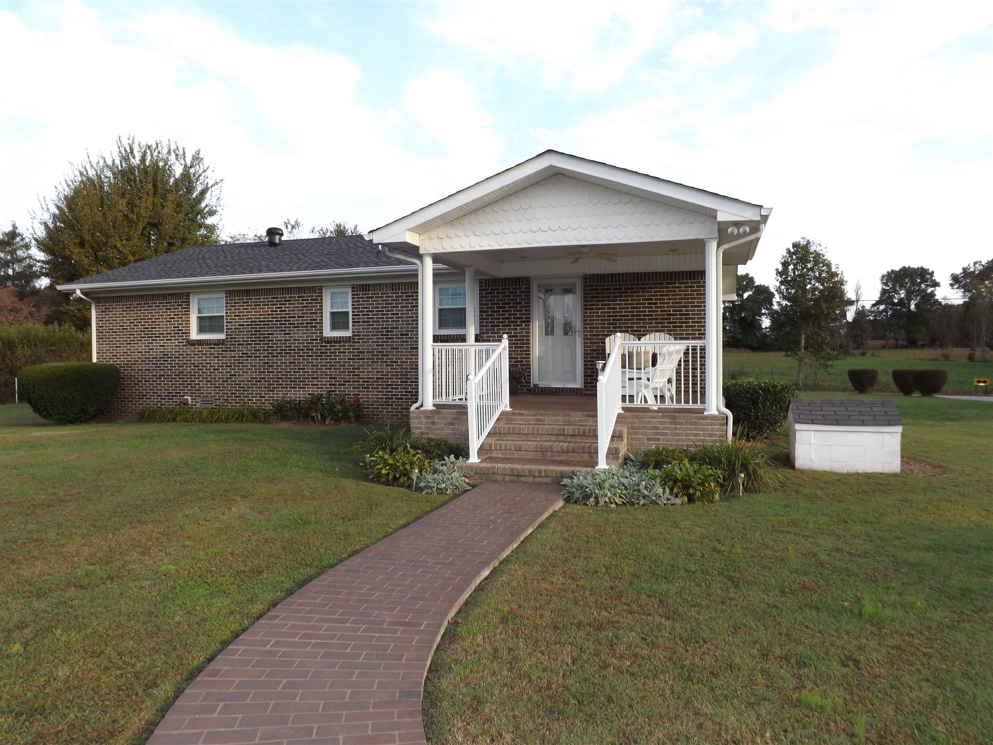 1445 Summitville Road Manchester, TN 37355 - Photo 2 of 22 front view of a house with a yard