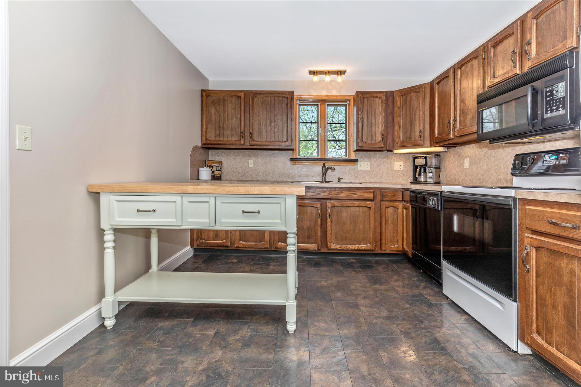 6809 Williamsport Pike Falling Waters, WV 25419 - Photo 8 of 29 Kitchen