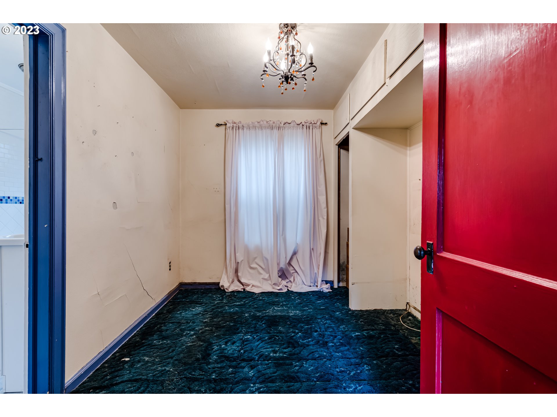 849 L Street Springfield, OR 97477 - Photo 8 of 11 a view of entryway with wooden floor