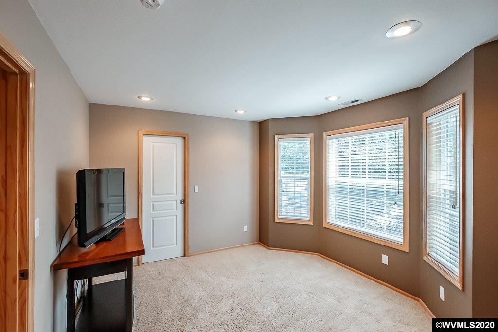 2041 Chase Loop Southwest Albany, OR 97321 - Photo 34 of 42 Gallery Image 34