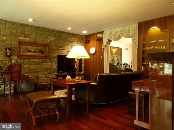 854 Gregory Road Rydal, PA 19046 - Photo 7 of 21