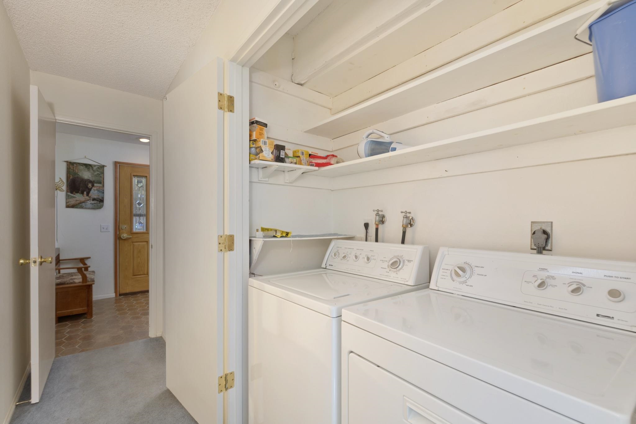 3251 Chateau Road, Unit 40 Mammoth Lakes, CA 93546 - Photo 22 of 31 Laundry area with washing machine and clothes dryer, a textured ceiling, and light colored carpet