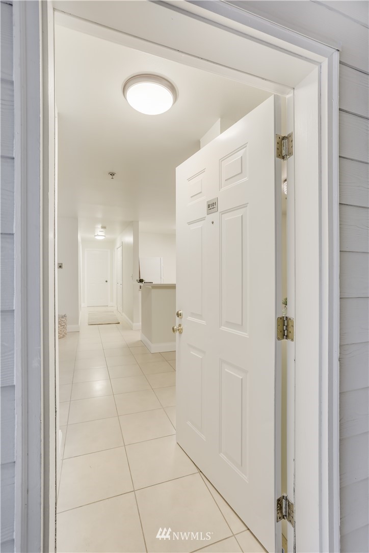 975 Aberdeen Avenue Northeast, Unit B101 Renton, WA 98056 - Photo 2 of 25