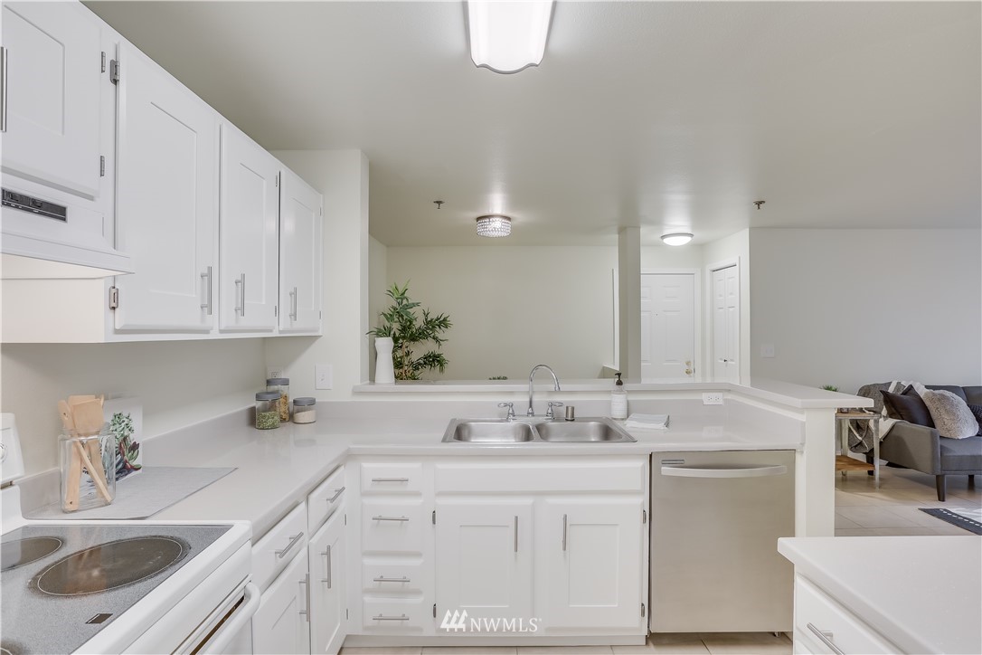 975 Aberdeen Avenue Northeast, Unit B101 Renton, WA 98056 - Photo 11 of 25