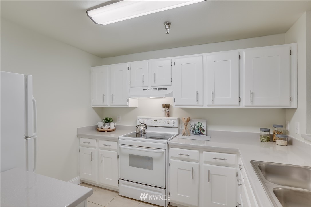 975 Aberdeen Avenue Northeast, Unit B101 Renton, WA 98056 - Photo 9 of 25