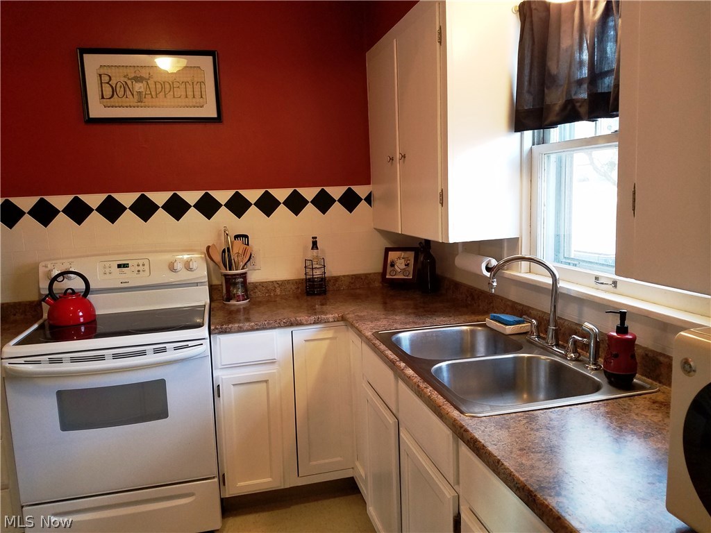 2932 Copley Road Akron, OH 44321 - Photo 8 of 17 The kitchen also offers nice counter space.
