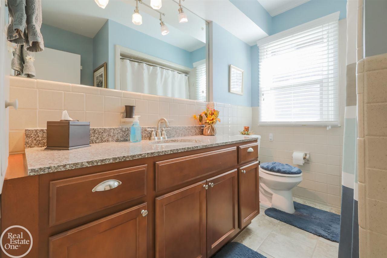 1391 Fairholme Road Grosse Pointe, MI 48236 - Photo 23 of 55 50001931-23.JPG