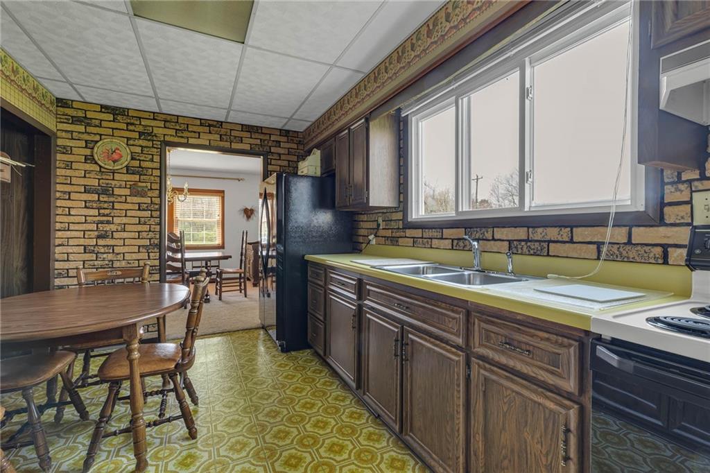 125 Baker Rd Extension Monaca, PA 15061 - Photo 4 of 18 Gallery Image 4