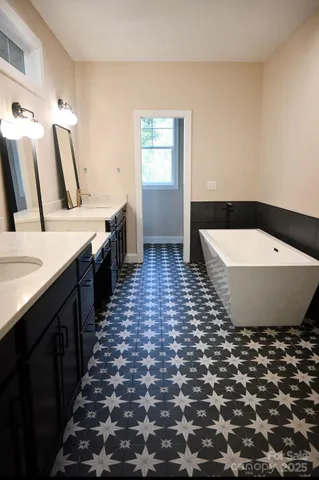 $599,900 | 11 Town Circle, Flat Rock, NC 28731