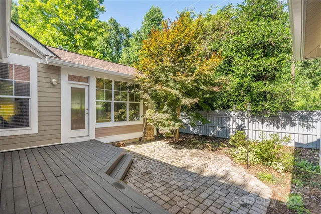 $599,900 | 11 Town Circle, Flat Rock, NC 28731