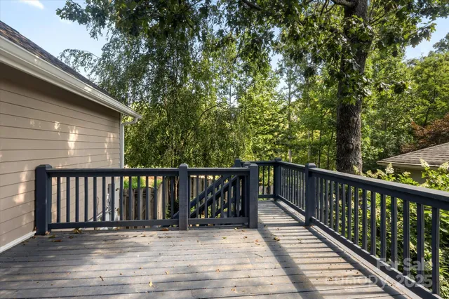 $599,900 | 11 Town Circle, Flat Rock, NC 28731