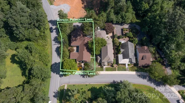 $599,900 | 11 Town Circle, Flat Rock, NC 28731