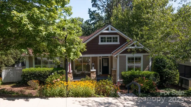 $599,900 | 11 Town Circle, Flat Rock, NC 28731