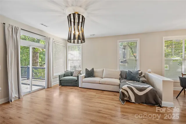 $599,900 | 11 Town Circle, Flat Rock, NC 28731