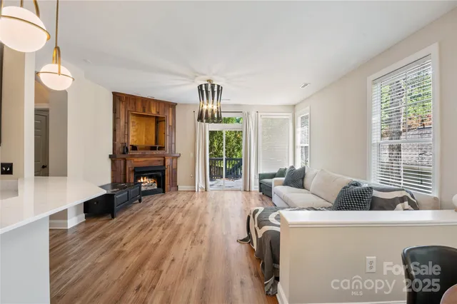 $599,900 | 11 Town Circle, Flat Rock, NC 28731