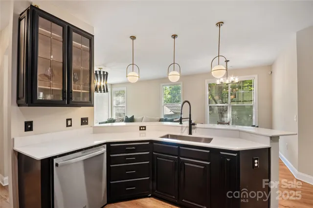 $599,900 | 11 Town Circle, Flat Rock, NC 28731